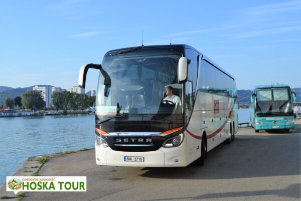 Linec – autobus na nábřeží